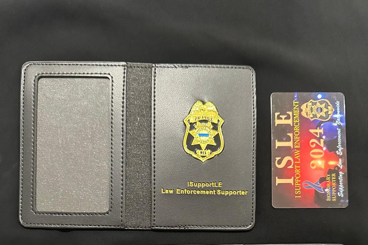 iSupportLE "Supporter" Wallet with Mini Badge